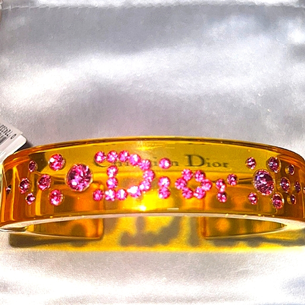 💛 Christian Dior Yellow Acrylic Cuff Bracelet w/Pink Rhinestones NWT! - Picture 3 of 15